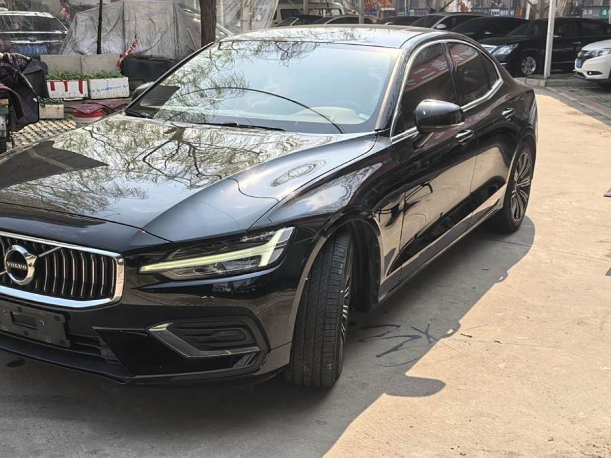 沃爾沃 S60L  2020款 T4 智遠(yuǎn)運(yùn)動版圖片