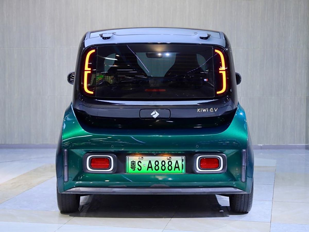 2021年11月寶駿 寶駿KiWi EV  2021款 設(shè)計(jì)師 三元鋰