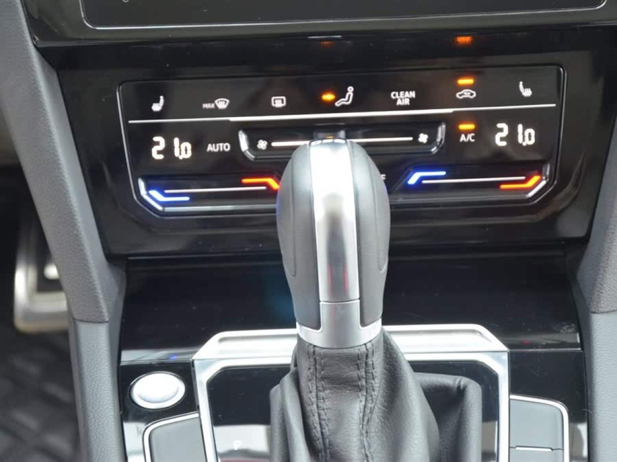大眾 邁騰  2023款 200萬輛紀念版 330TSI DSG領(lǐng)先型圖片