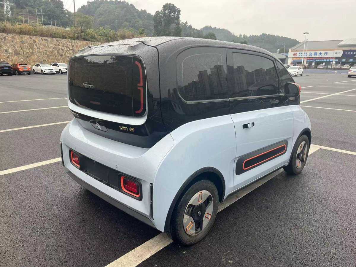 2022年10月寶駿 寶駿KiWi EV  2022款 藝術(shù)家輕享版 三元鋰