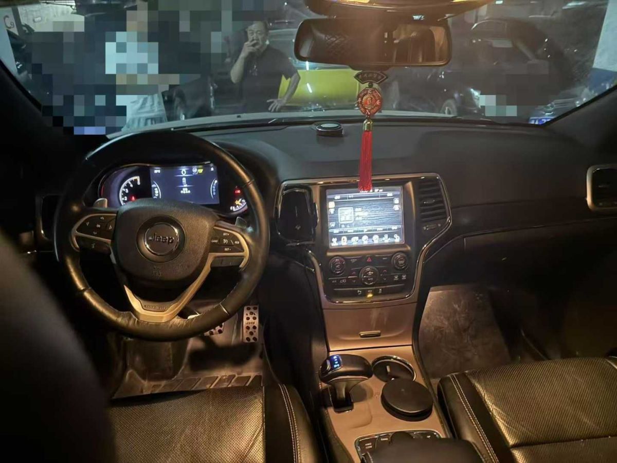 Jeep 大切諾基  2016款 3.0L 專業(yè)版圖片