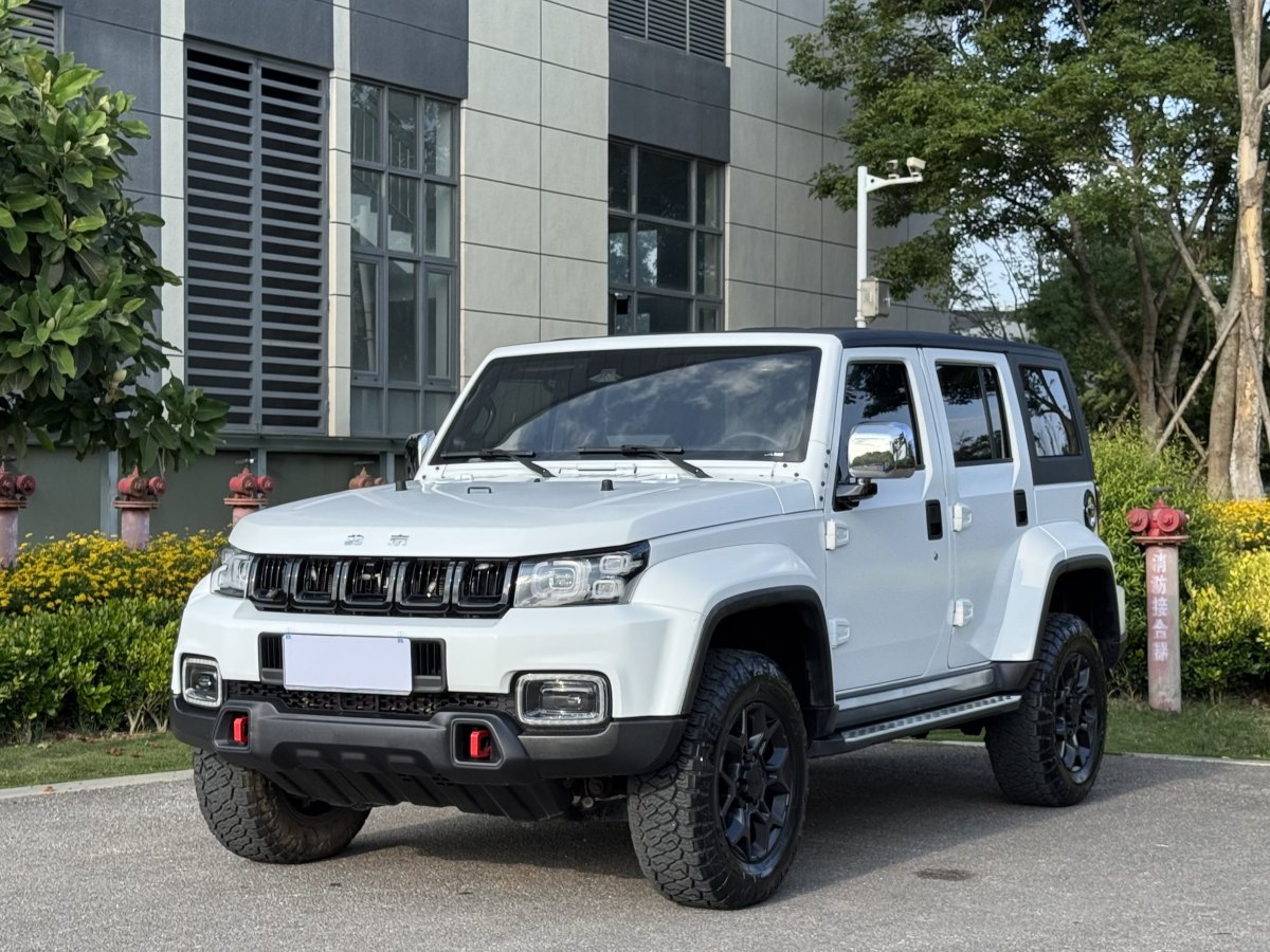 2022年9月北京 BJ40  2023款 2.0D 自動四驅(qū)刀鋒英雄版?zhèn)b客型