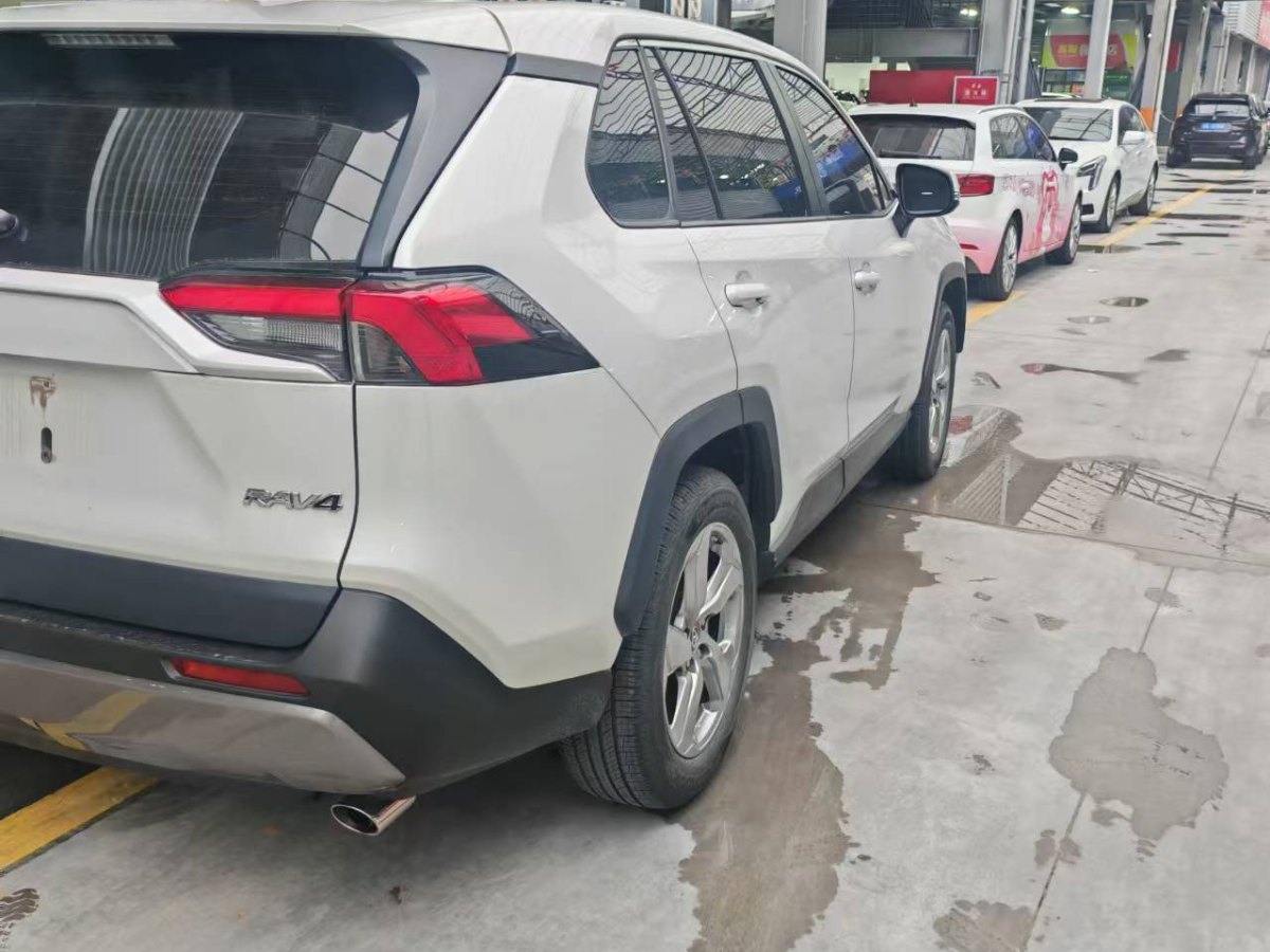 豐田 RAV4  2018款 榮放 2.0L CVT兩驅(qū)風(fēng)尚版圖片