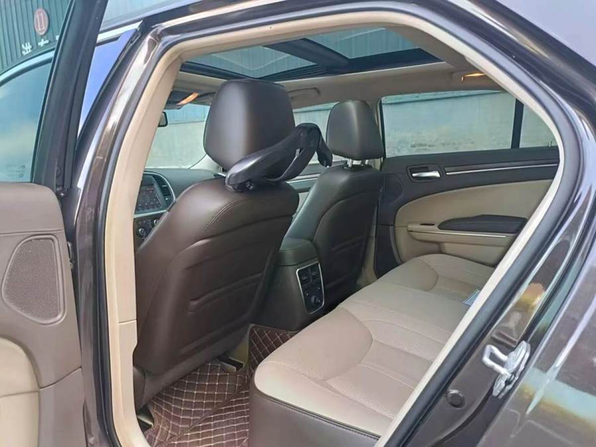 克萊斯勒 300C  2013款 3.6L 尊崇版圖片