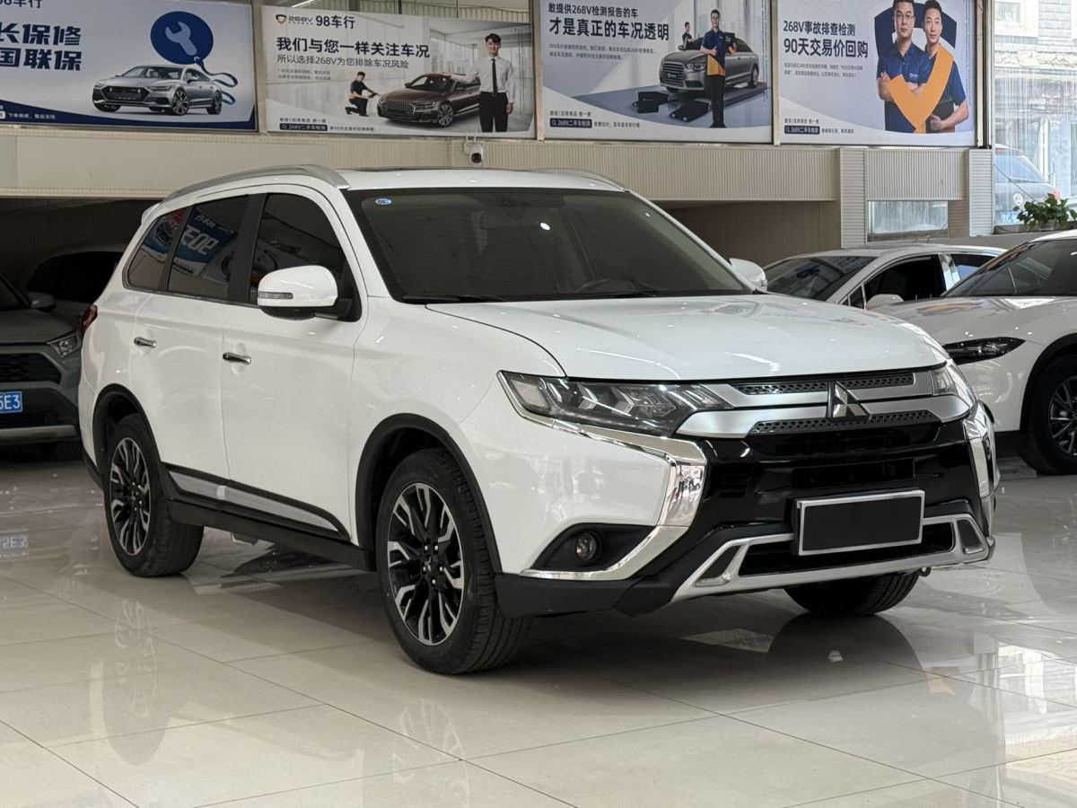 三菱 歐藍(lán)德  2019款 2.4L 四驅(qū)致享版 5座 國VI圖片