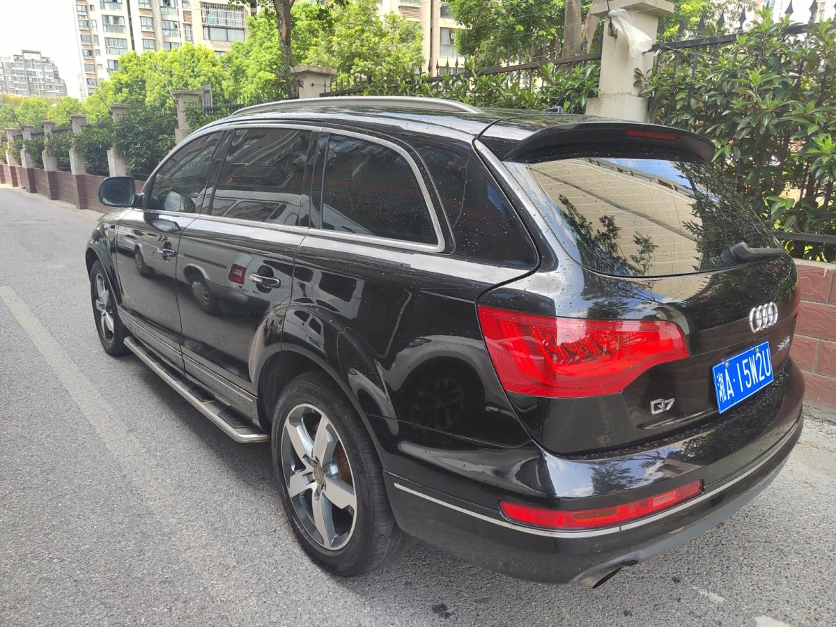 2010年8月奧迪 奧迪Q7  2010款 3.0 TDI quattro 領(lǐng)先型