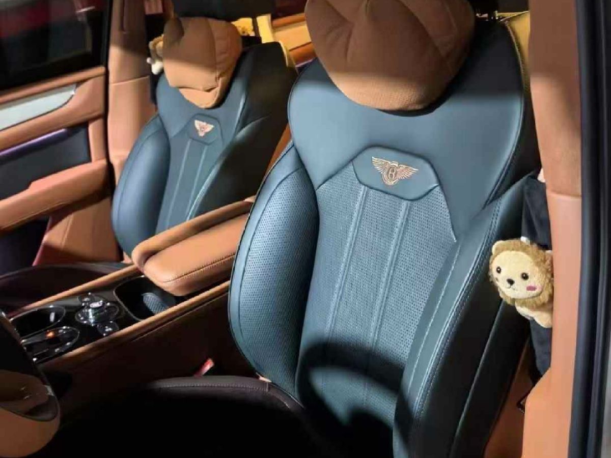 賓利 添越  2025款 4.0T V8 長(zhǎng)軸距藝境版圖片