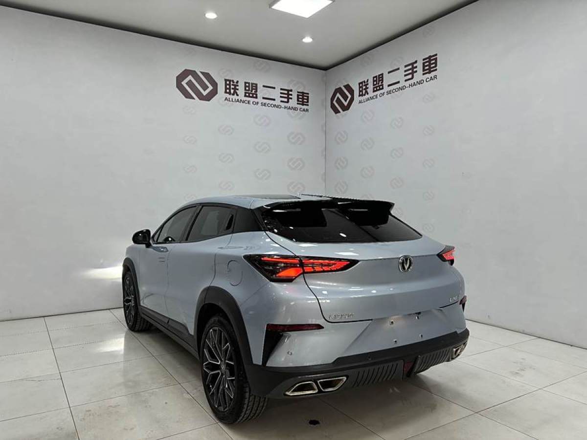 長(zhǎng)安 UNI-T  2022款 1.5T 尊貴型圖片