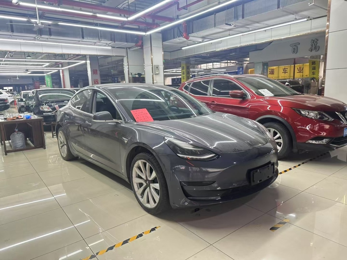 特斯拉 Model 3  2019款 標(biāo)準(zhǔn)續(xù)航后驅(qū)升級(jí)版圖片