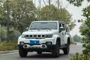 BJ40 北京 2.0T 自動(dòng)四驅(qū)環(huán)塔冠軍版