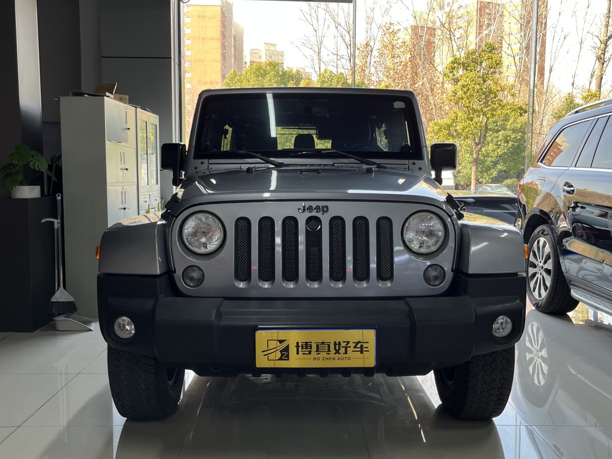 Jeep 牧馬人  2014款 2.8TD Sahara 四門版圖片