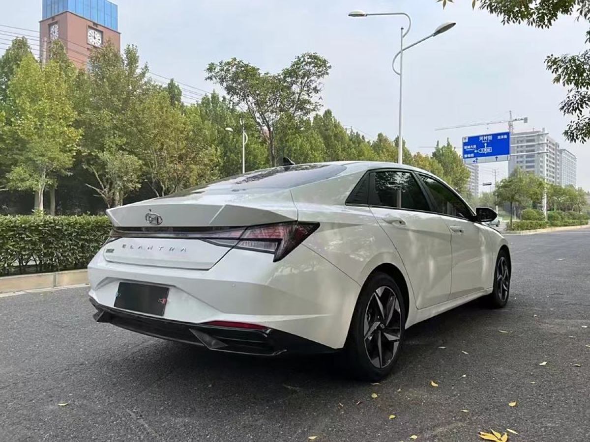 2022年2月現(xiàn)代 伊蘭特  2022款 1.5L CVT LUX尊貴版