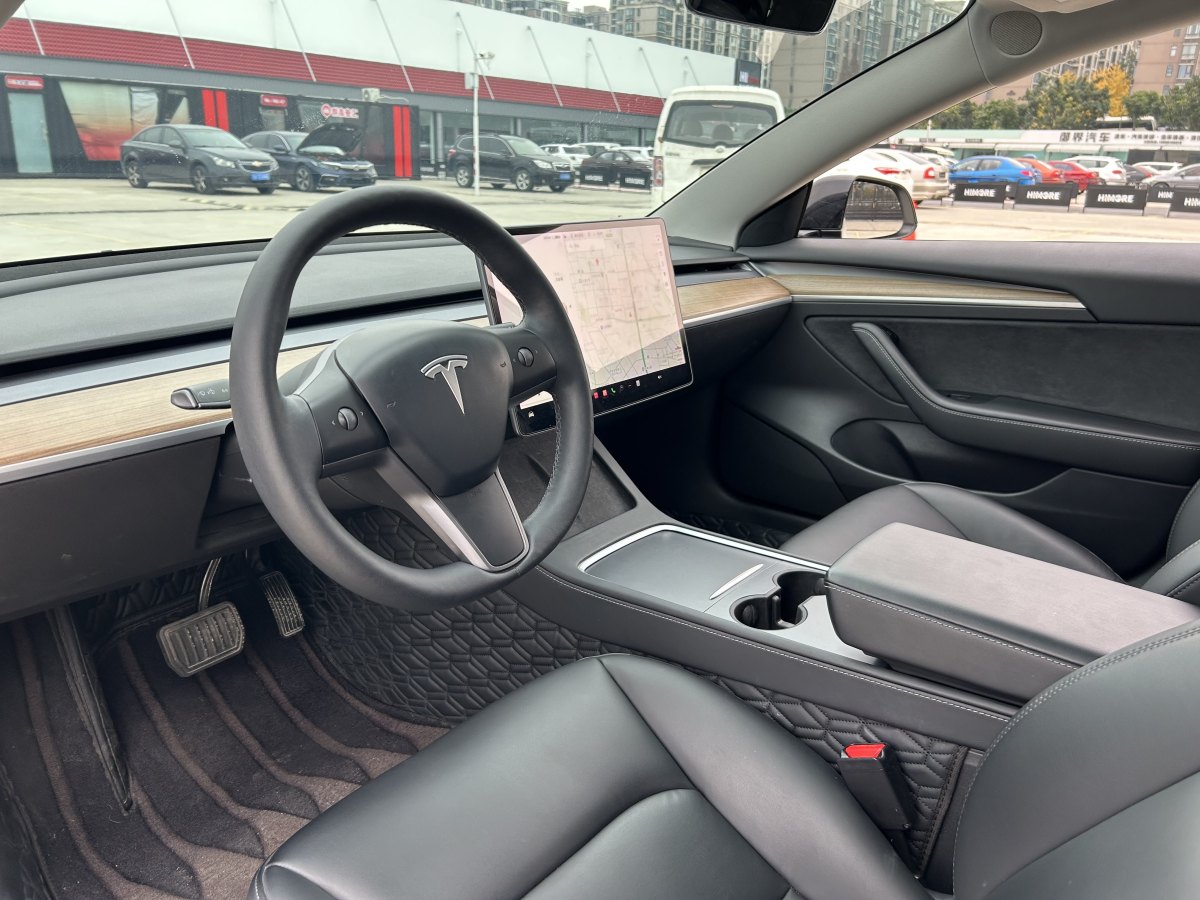 特斯拉 Model 3  2019款 標(biāo)準(zhǔn)續(xù)航后驅(qū)升級版圖片