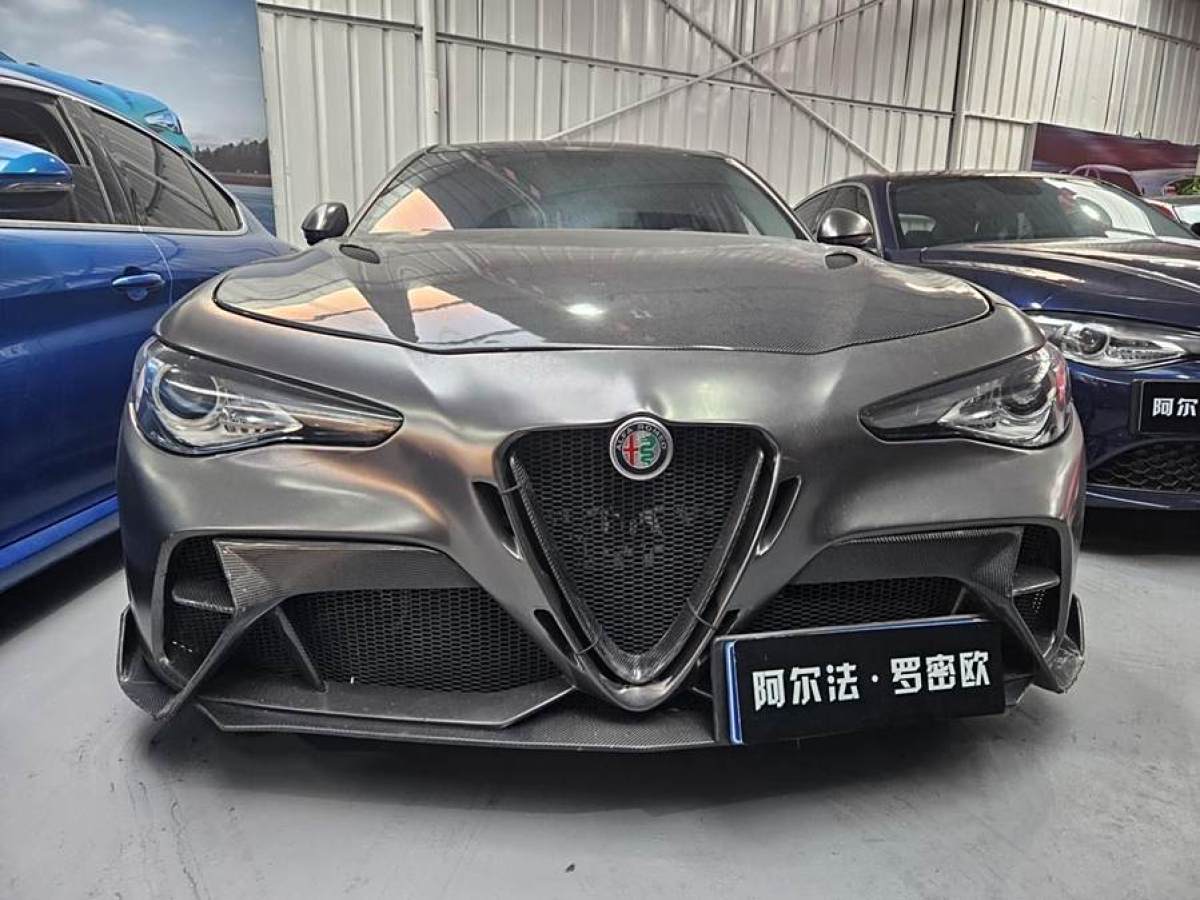 阿爾法·羅密歐 Giulia  2018款 2.0T 280HP 豪華版 碳纖維限量版圖片