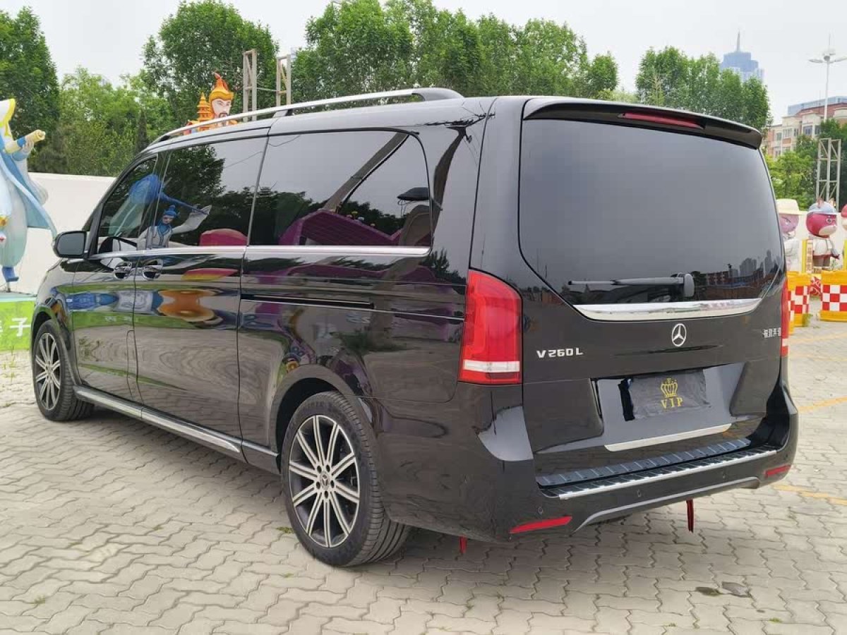 奔馳 V級(jí)  2022款 V 260 L 長(zhǎng)軸距豪華版圖片