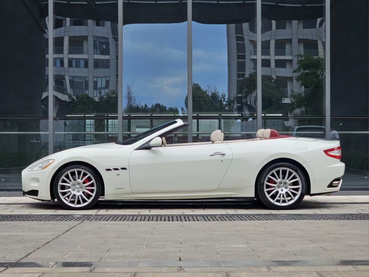 瑪莎拉蒂 GranCabrio  2010款 4.7L Automatic圖片