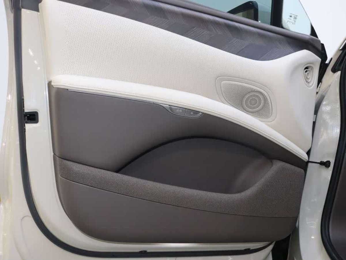 智己 智己LS7  2023款 100kWh Pro四驅(qū)版圖片