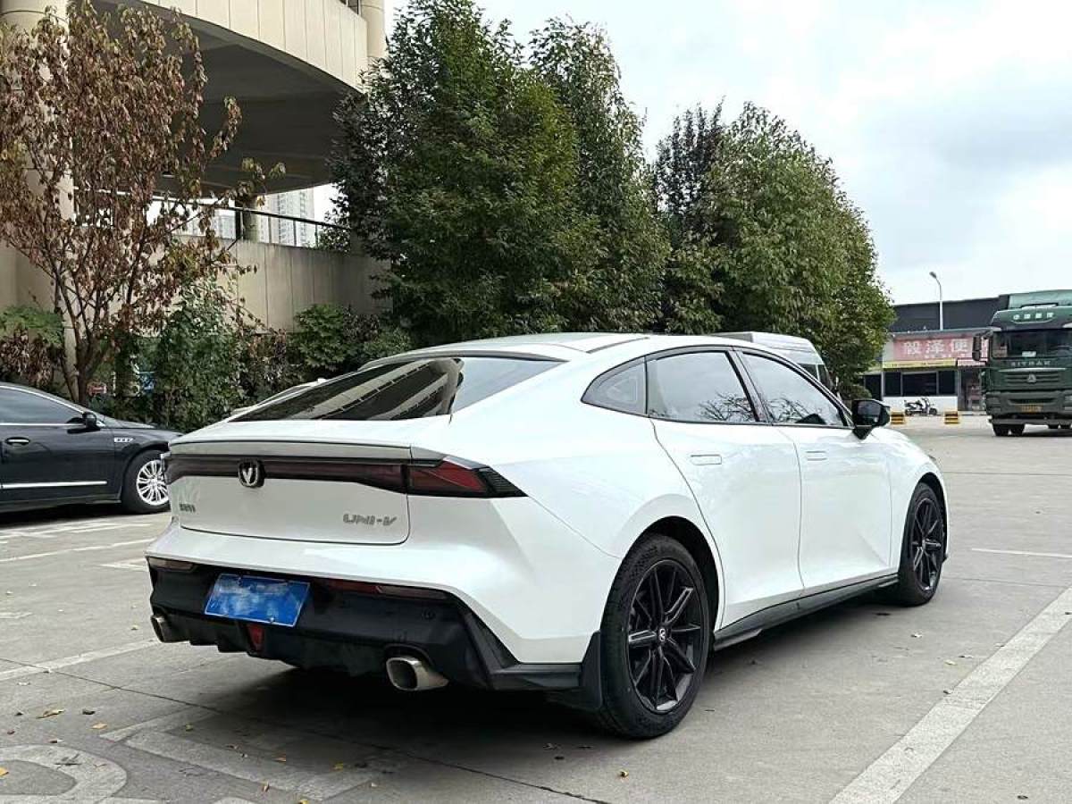 長(zhǎng)安 長(zhǎng)安UNI-V  2022款 1.5T 尊貴型圖片