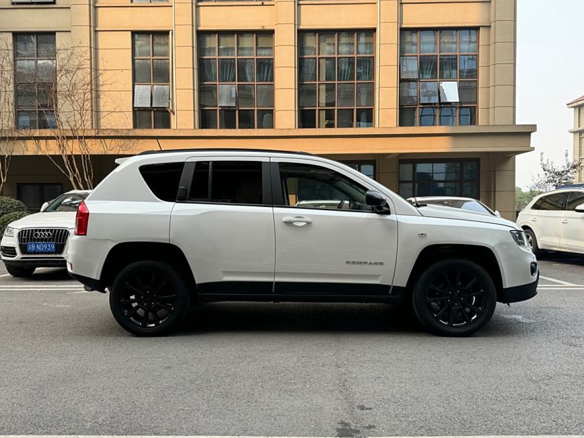 Jeep 指南者  2013款 2.4L 四驅(qū)豪華版圖片