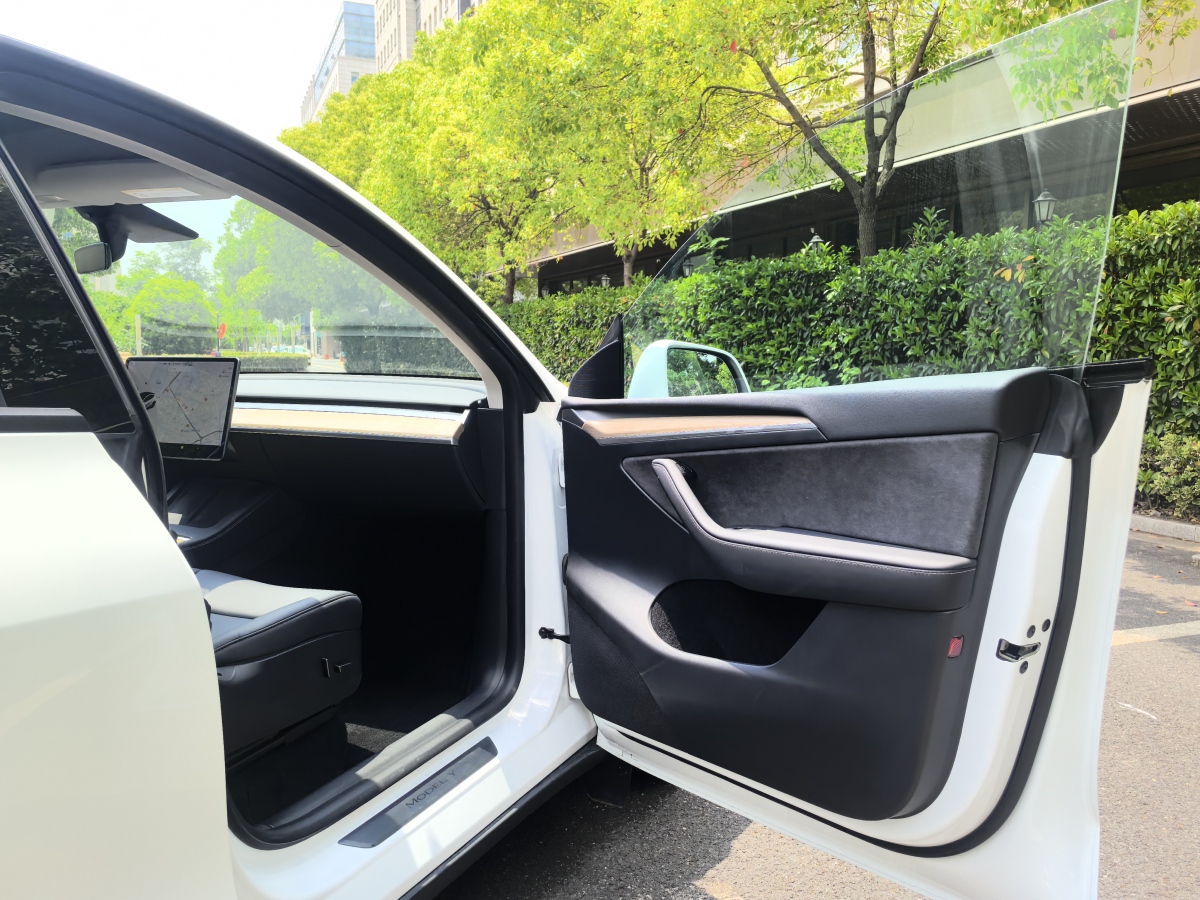 特斯拉 Model Y  2021款 標(biāo)準(zhǔn)續(xù)航后驅(qū)版圖片