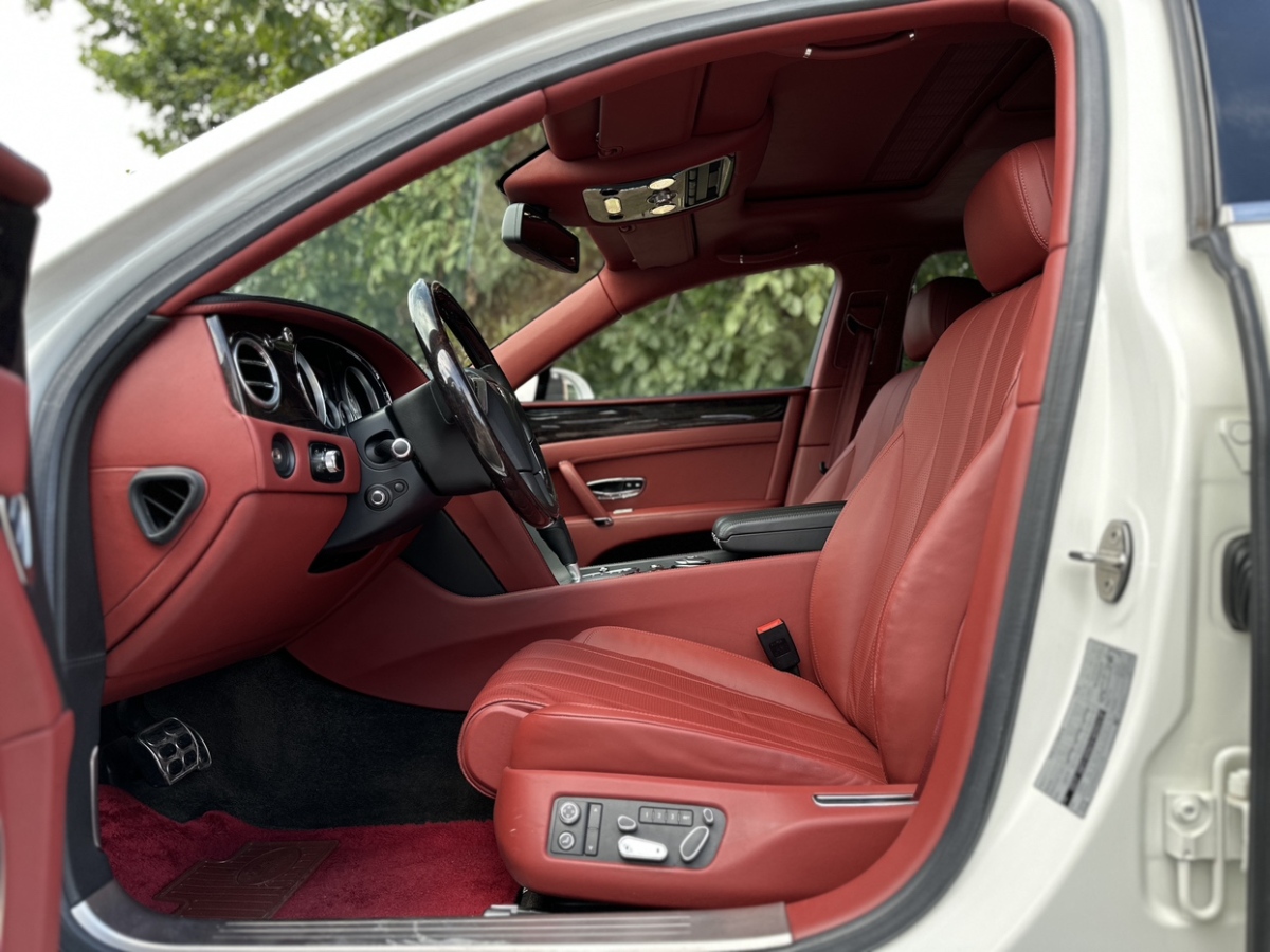 2016年5月宾利 飞驰  2016款 4.0T V8 标准版