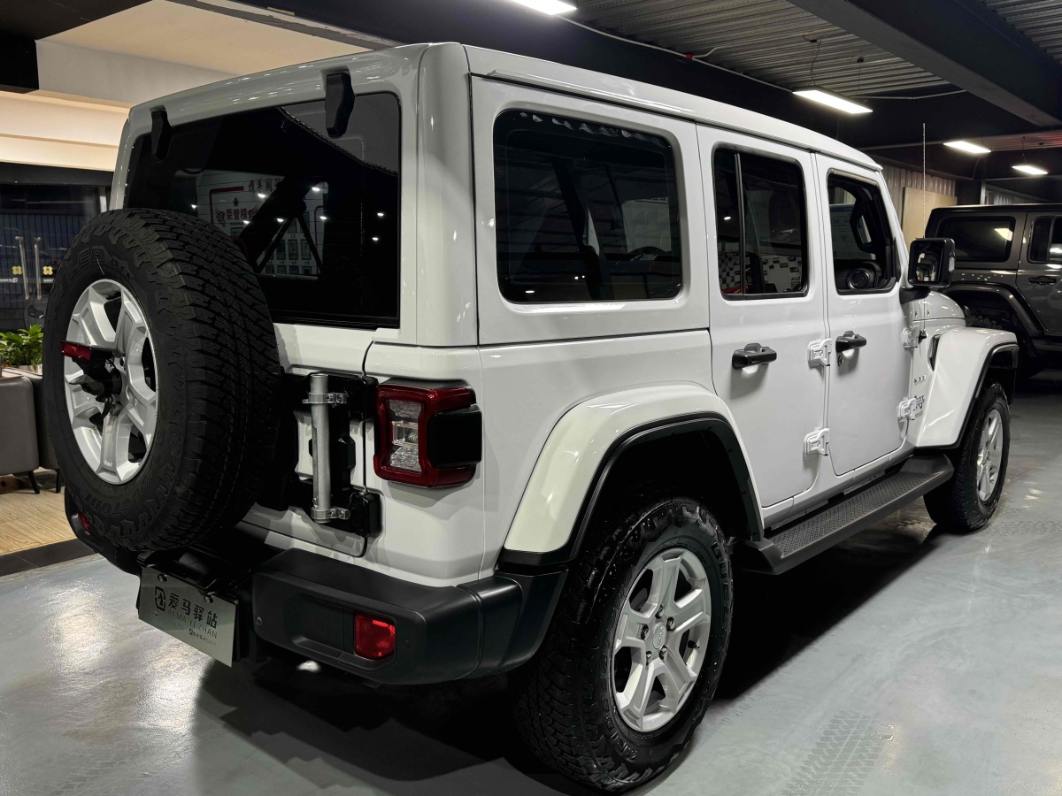 Jeep 牧馬人  2019款 2.0T Sahara 四門版 國(guó)VI圖片