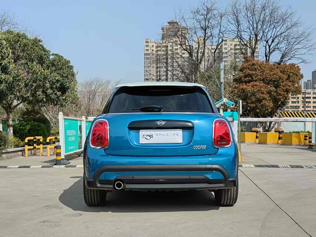 2022年3月MINI MINI  2022款 改款 1.5T COOPER 經(jīng)典派 五門版