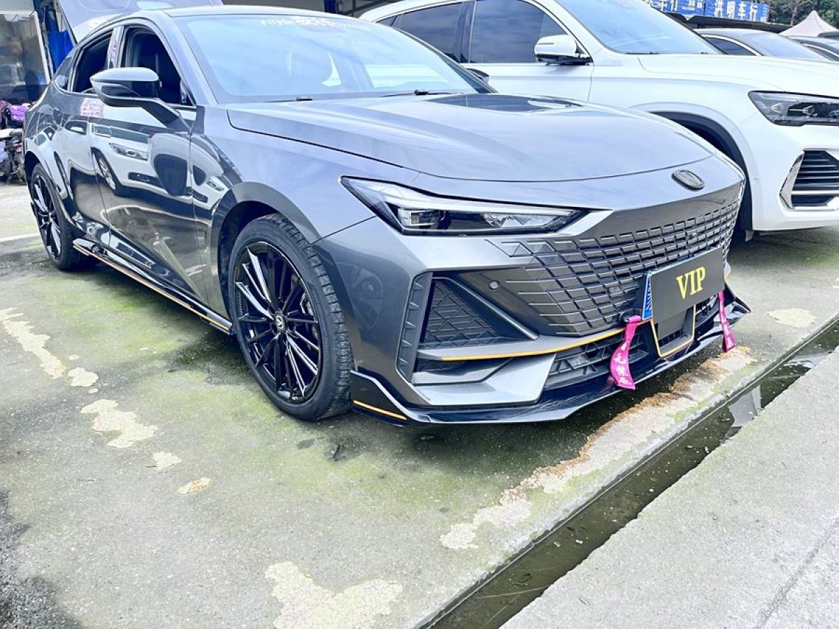 長(zhǎng)安 長(zhǎng)安UNI-V  2022款 1.5T 運(yùn)動(dòng)版圖片