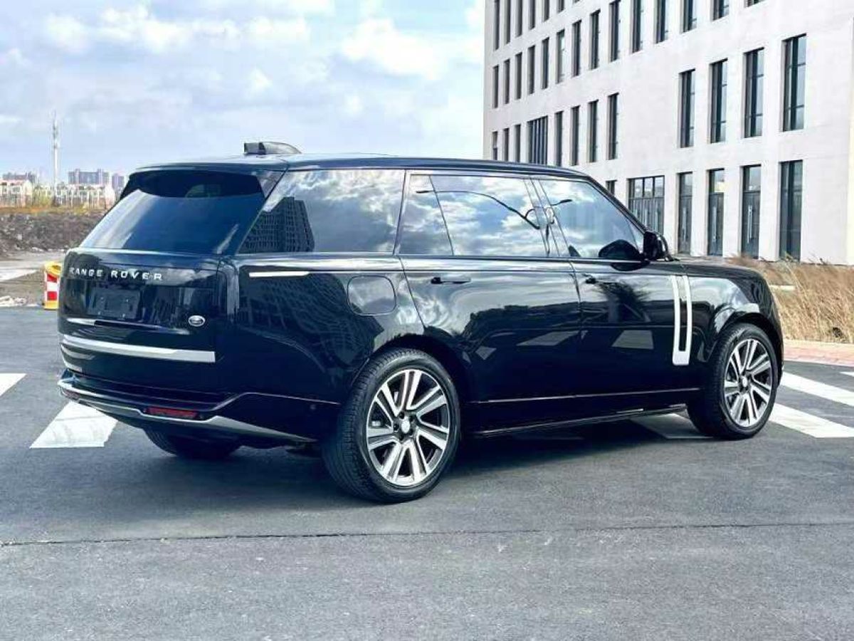 路虎 攬勝  2024款 4.4 V8 SV尊榮創(chuàng)世版圖片