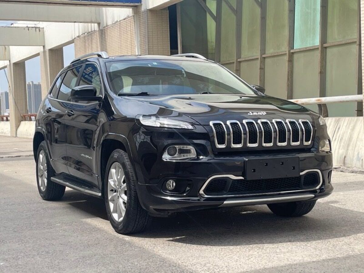 2018年3月Jeep 自由光  2017款 2.4L 專業(yè)版