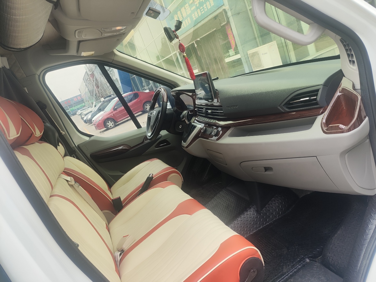 上汽大通 RV90  2021款 2.0T旅行家V90自行式B型房車豪華版縱床圖片