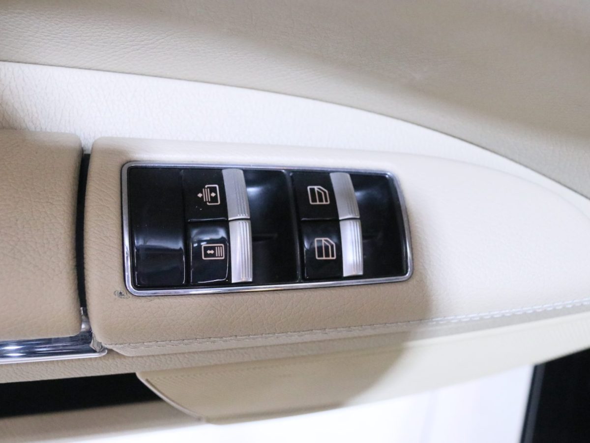 2012年5月奔驰 奔驰S级  2012款 S 300 L 商务型 Grand Edition