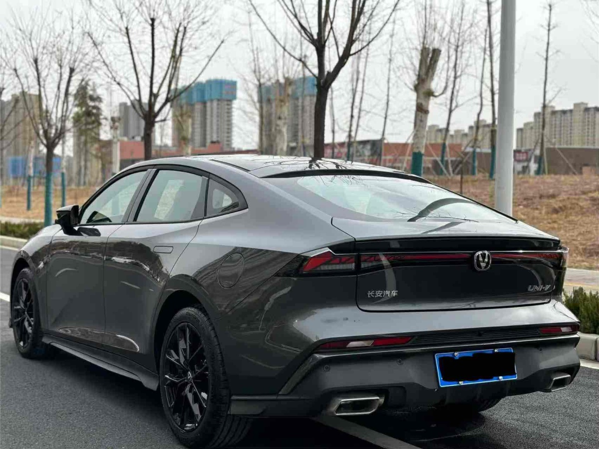 長(zhǎng)安 長(zhǎng)安UNI-V  2023款 1.5T 尊貴型圖片