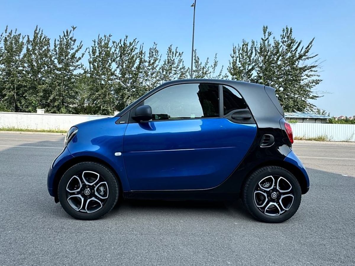 2019年11月smart fortwo  2019款 0.9T 66千瓦硬頂動擎版 國VI