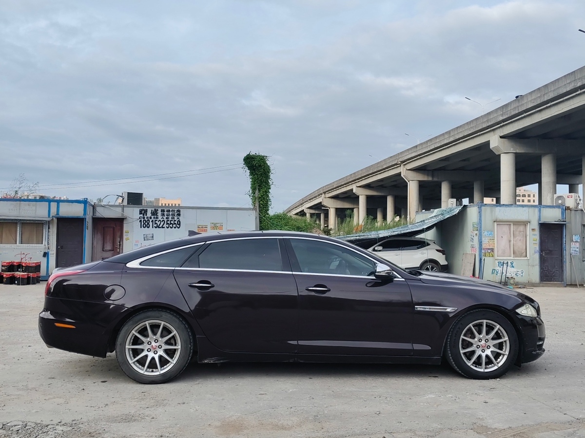 捷豹 XJ  2014款 XJL 2.0T 兩驅(qū)全景商務(wù)版圖片