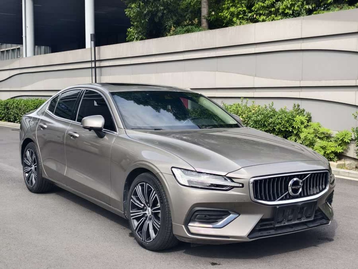 沃爾沃 S60L  2022款 B4 智遠(yuǎn)豪華版圖片
