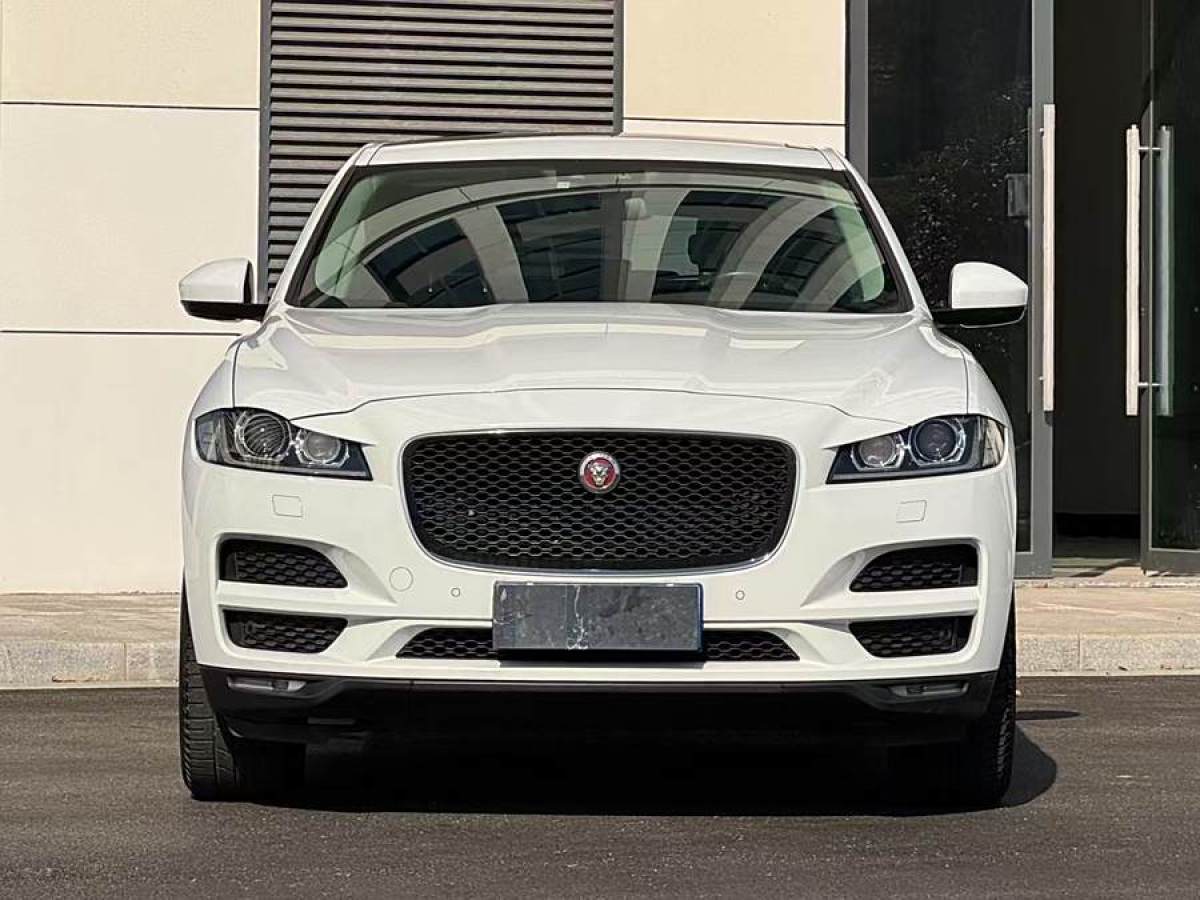 捷豹 F-PACE  2016款 2.0T 兩驅(qū)都市尊享版圖片