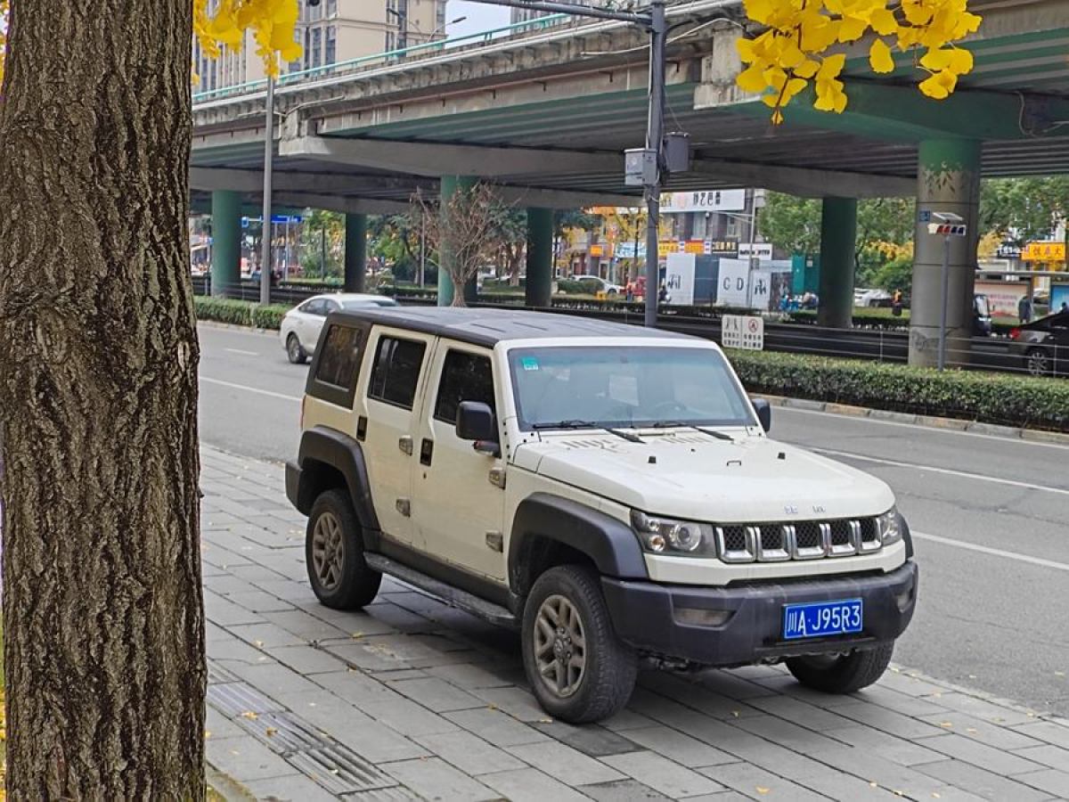 北京 BJ40  2016款 40L 2.3T 自動四驅(qū)尊享版圖片