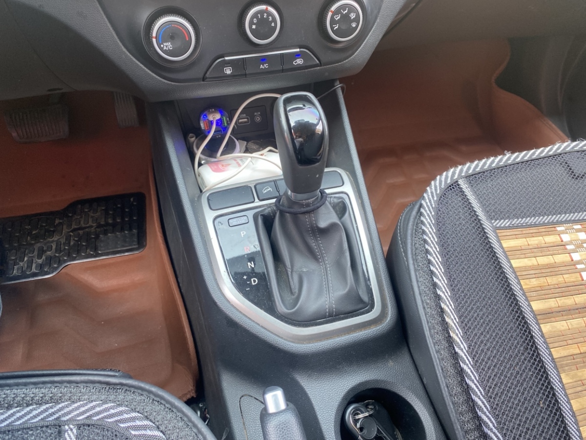 現(xiàn)代 ix25  2015款 1.6L 自動兩驅智能型GLS圖片