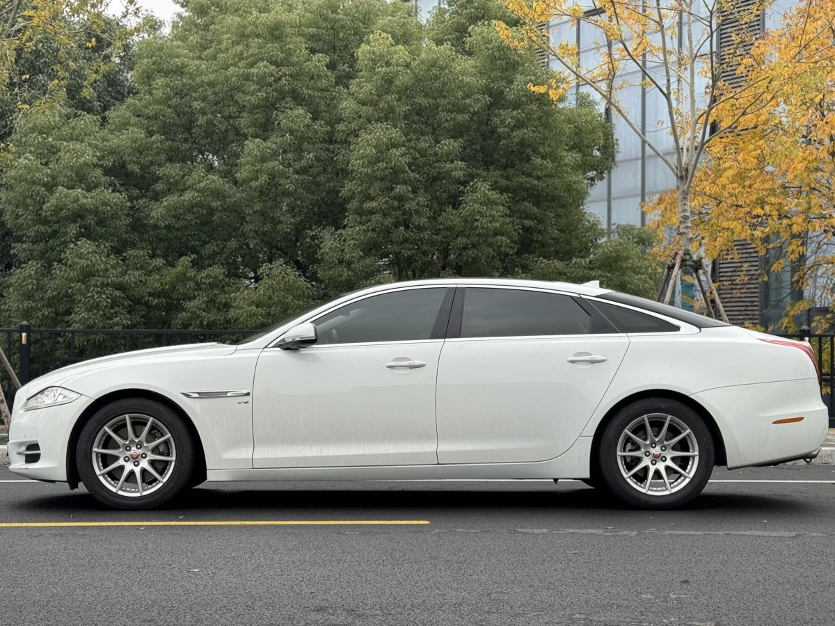 捷豹 XJ  2014款 XJL 3.0 SC 兩驅(qū)全景商務(wù)版圖片