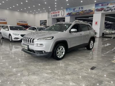 2017年11月 Jeep 自由光 2.0L 優(yōu)越版圖片