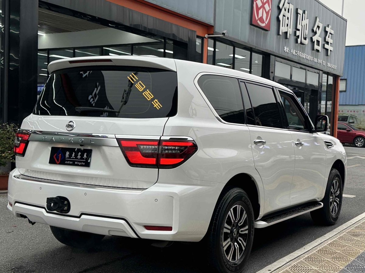 日產(chǎn) 途樂(lè)  2018款 4.0L 鉑金型圖片