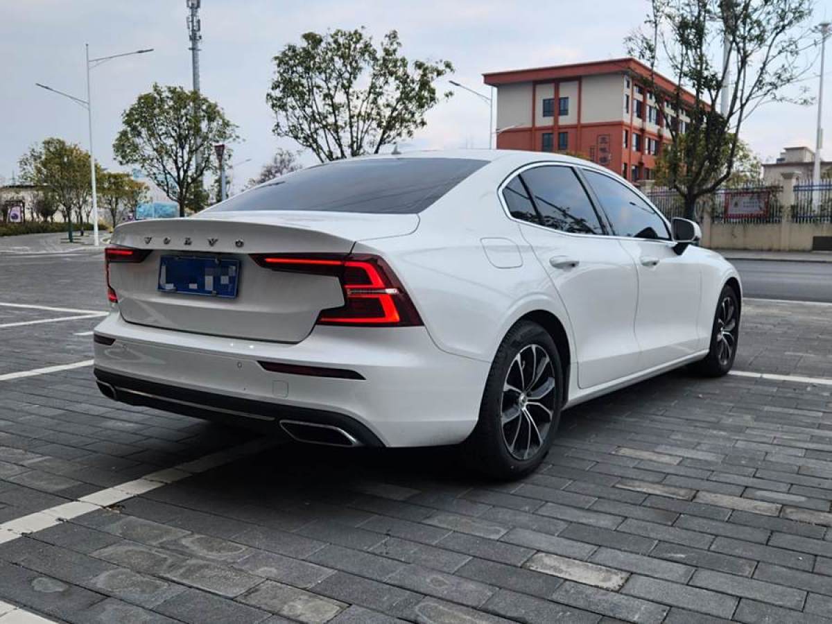 沃爾沃 S60L  2023款 B4 智逸豪華版圖片