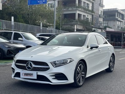 2019年6月 奔馳 奔馳A級(jí) 改款 A 180 L 運(yùn)動(dòng)轎車(chē)圖片