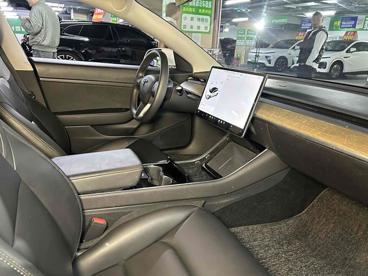 特斯拉 Model 3  2020款 改款 標(biāo)準(zhǔn)續(xù)航后驅(qū)升級版圖片