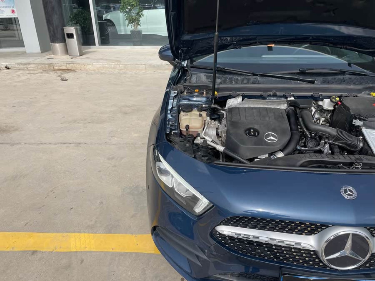 奔馳 奔馳A級  2019款  改款 A 200 L 運動轎車圖片