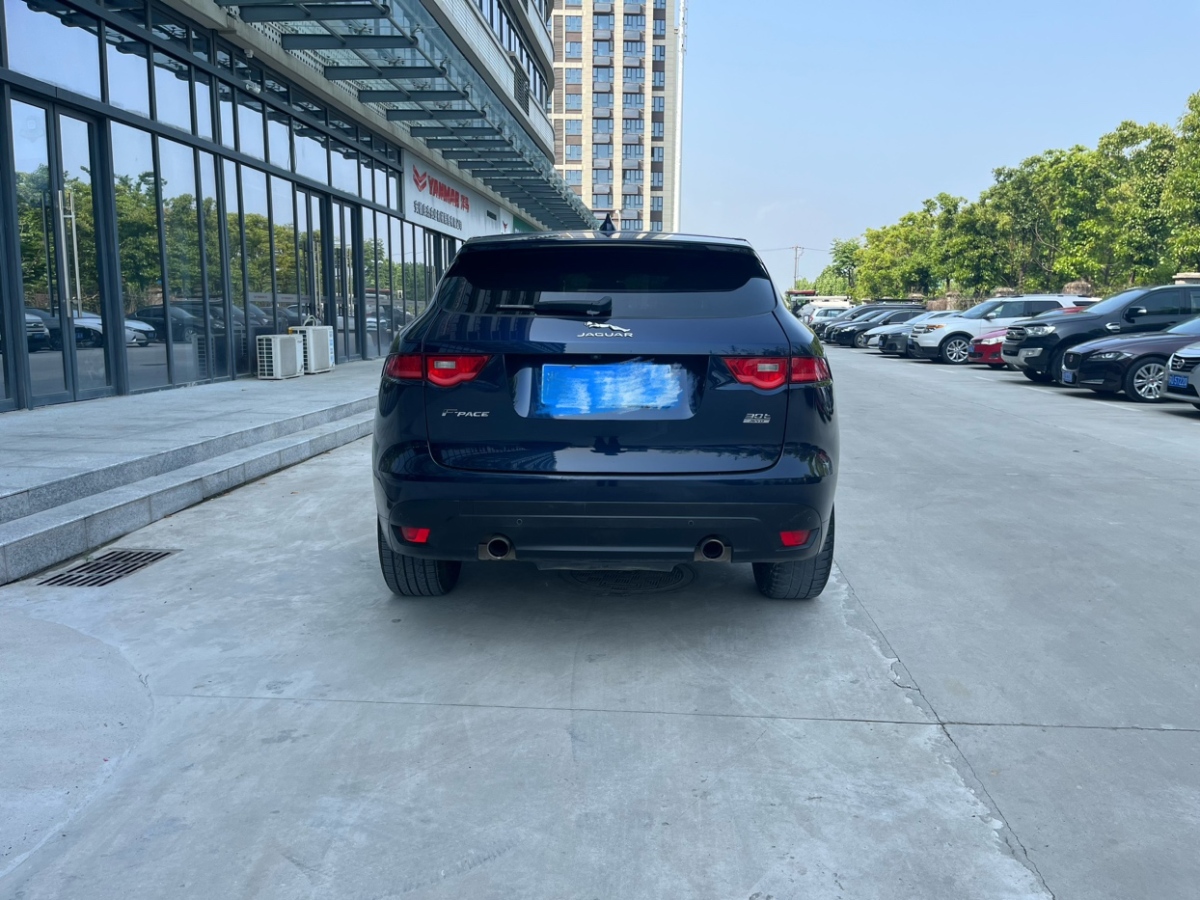 2018年8月捷豹 F-PACE  2018款 2.0T 四驱R-Sport运动版