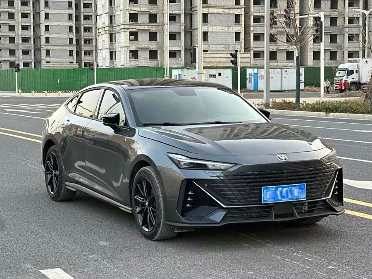 長(zhǎng)安 長(zhǎng)安UNI-V  2023款 1.5T 尊貴型圖片