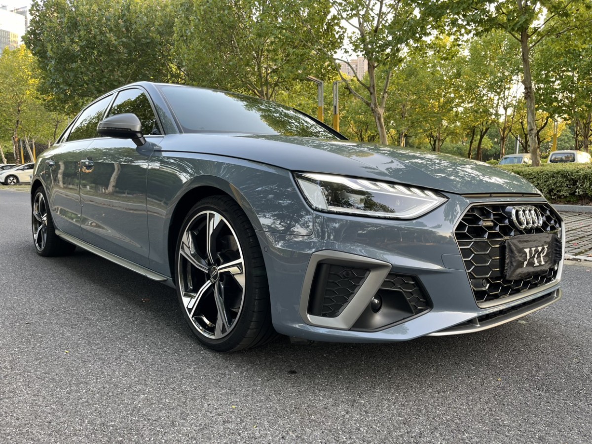 奥迪 奥迪A4L  2022款 40 TFSI quattro RS套件燃速型图片