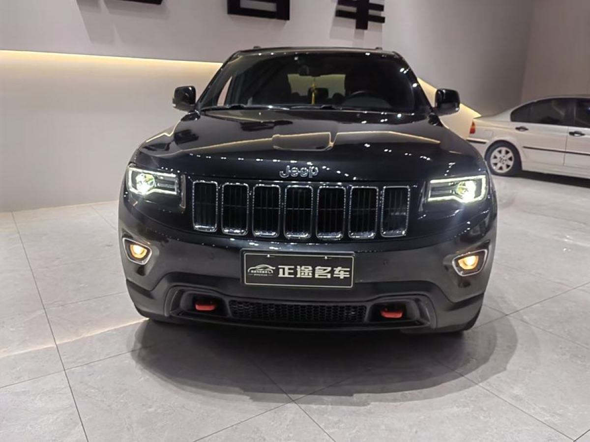 Jeep 大切諾基  2015款 3.0L 精英導(dǎo)航版圖片